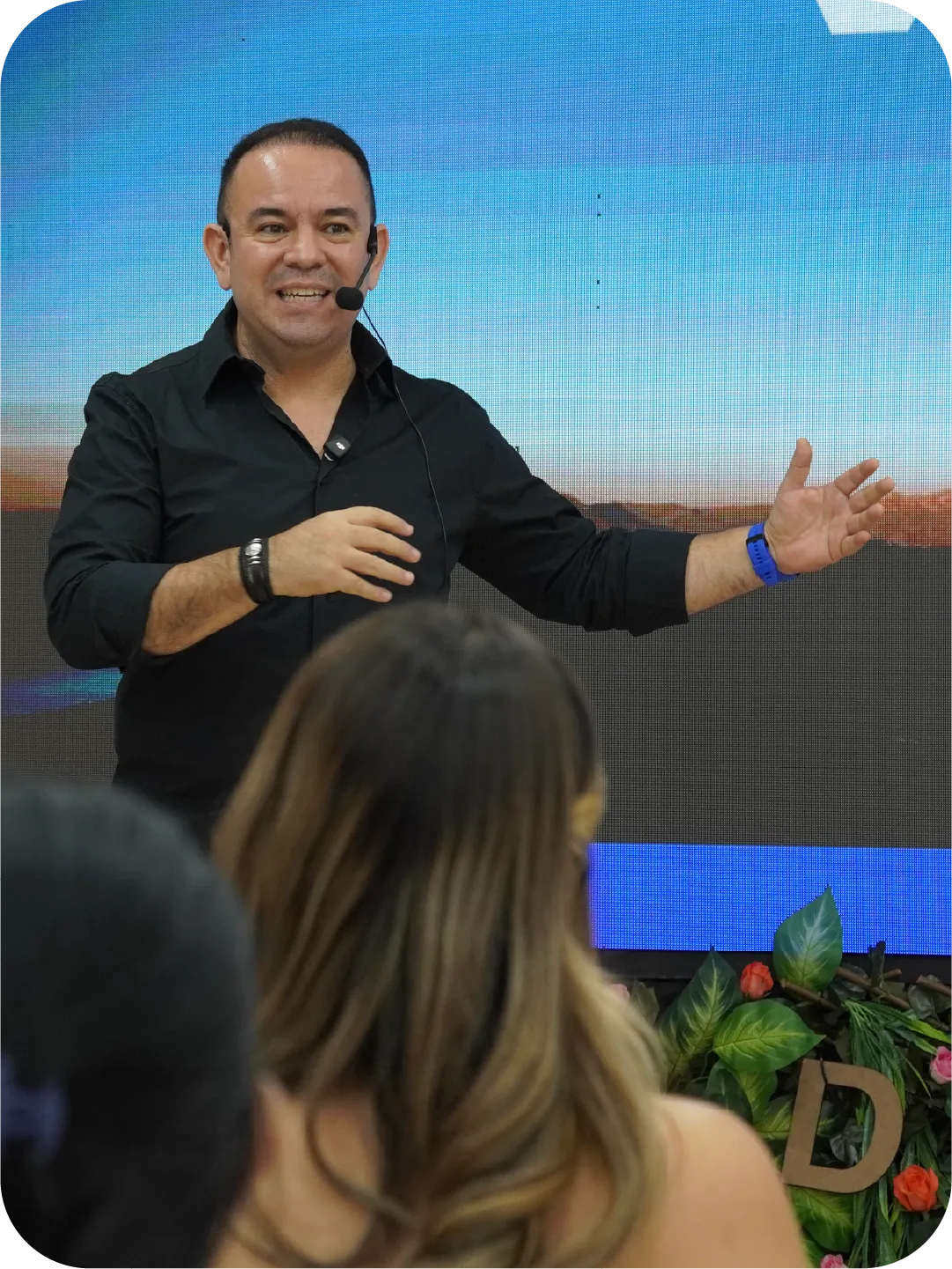 José Luis Ramírez guiando una experiencia de Una Cita con mi Futuro